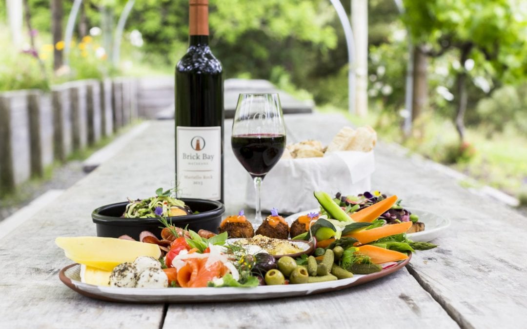 Helicopter Tour: Wine & Dine Matakana & Waiheke