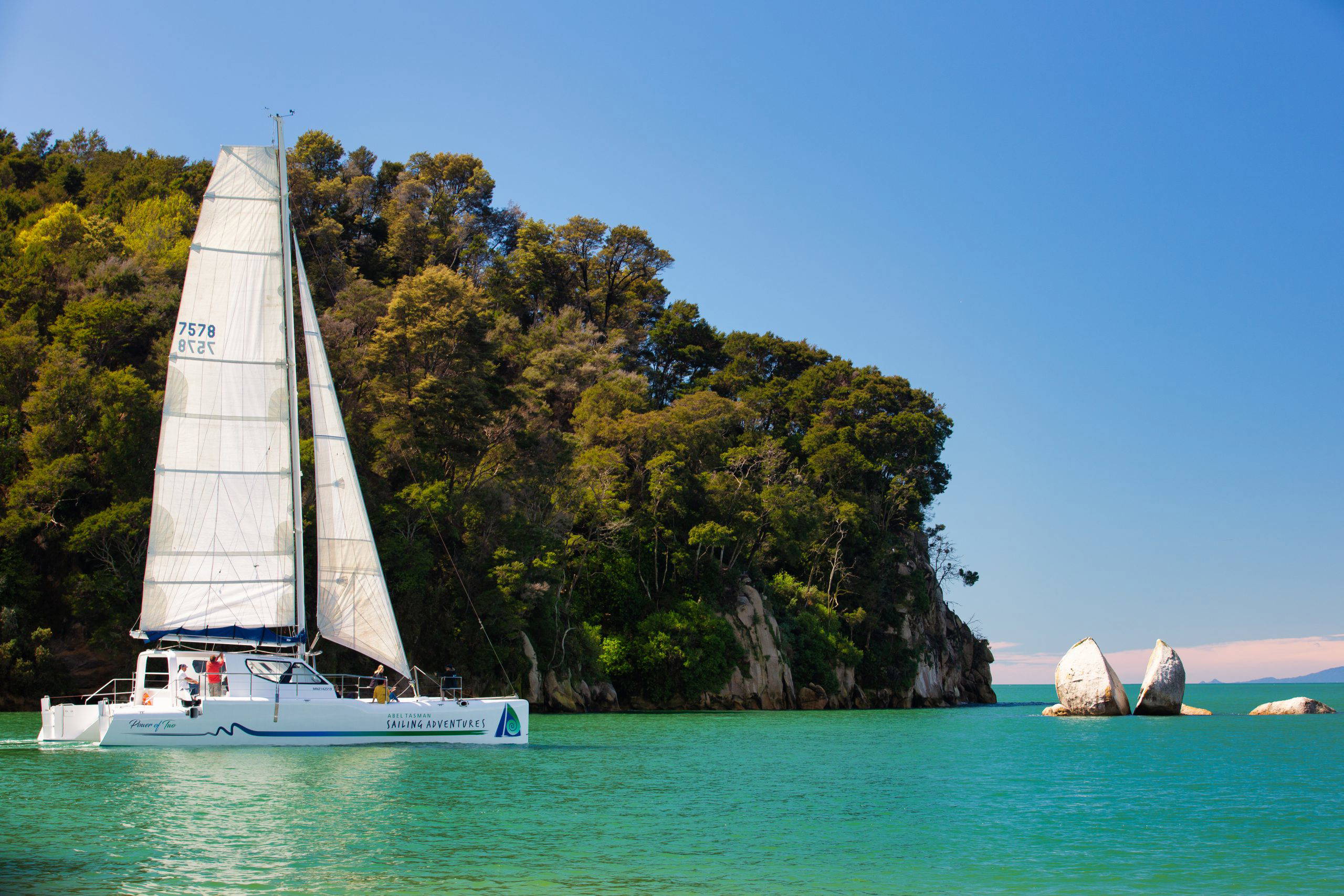 Power of Two Sail Boat scenic split apple rock, Abel Tasman Sailing Adventures